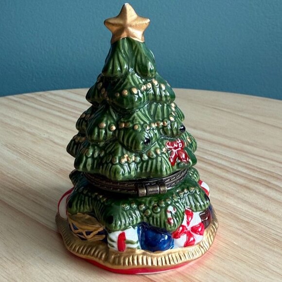 Ceramic Christmas Tree Trinket Box With Gold Star Lid & Holiday Gift Design - Picture 3 of 8